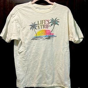 Men’s Old Navy t-shirt, size S. Hardly worn, maneuver a couple of times.